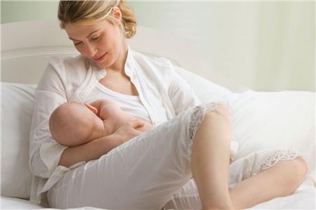 17927220_Caucasian_mother_breast_feeding_baby_boy_2785702.limghandler