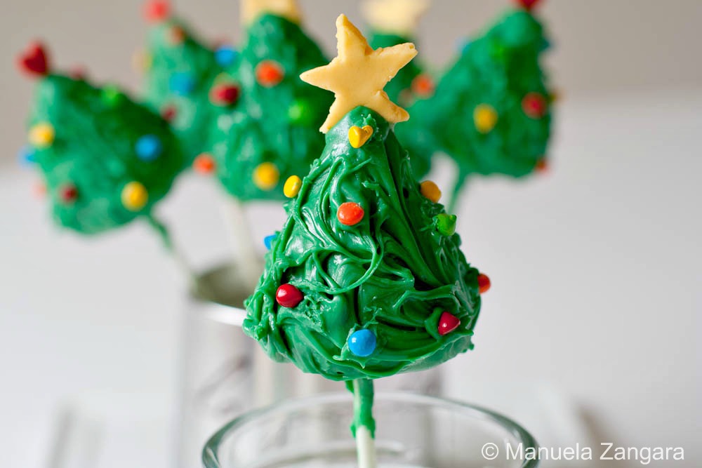 2-Christmas-Tree-Cake-Pops-5-1-of-1
