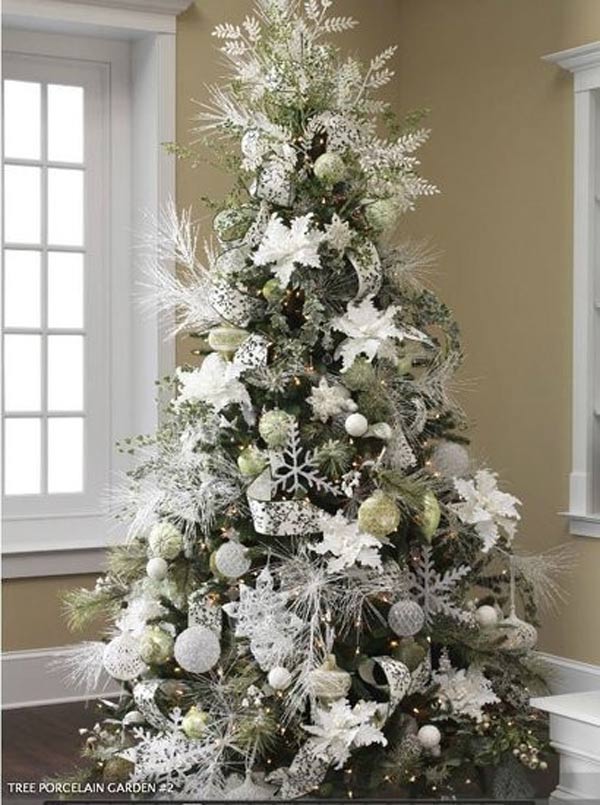 exciting-silver-and-white-christmas-tree-decorations-1