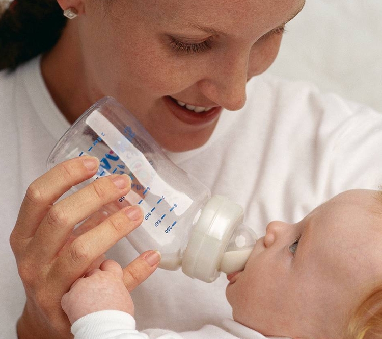 baby-drinking-milk