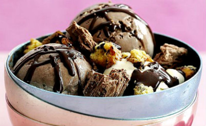 Big-Chocolate-Ice-Cream-Sundae-Recipes-Ideas-article