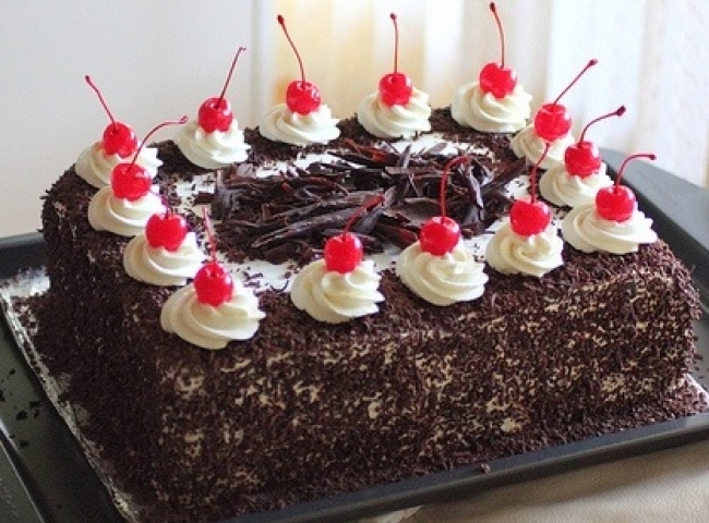 Premium-Black-Forest-Cake-1.5-kg
