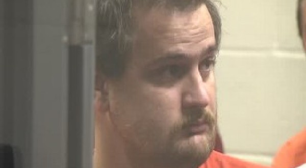 Πατέρας-κάθισε-πάνω-στο-παιδί-του-και-το-δολοφόνησε-600x330